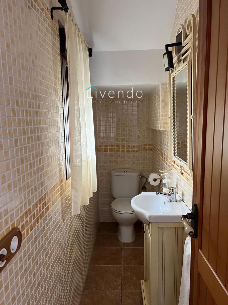 3 bedroom Villa for sale in Barbate with garage - € 290,000 (Ref: 9636163)