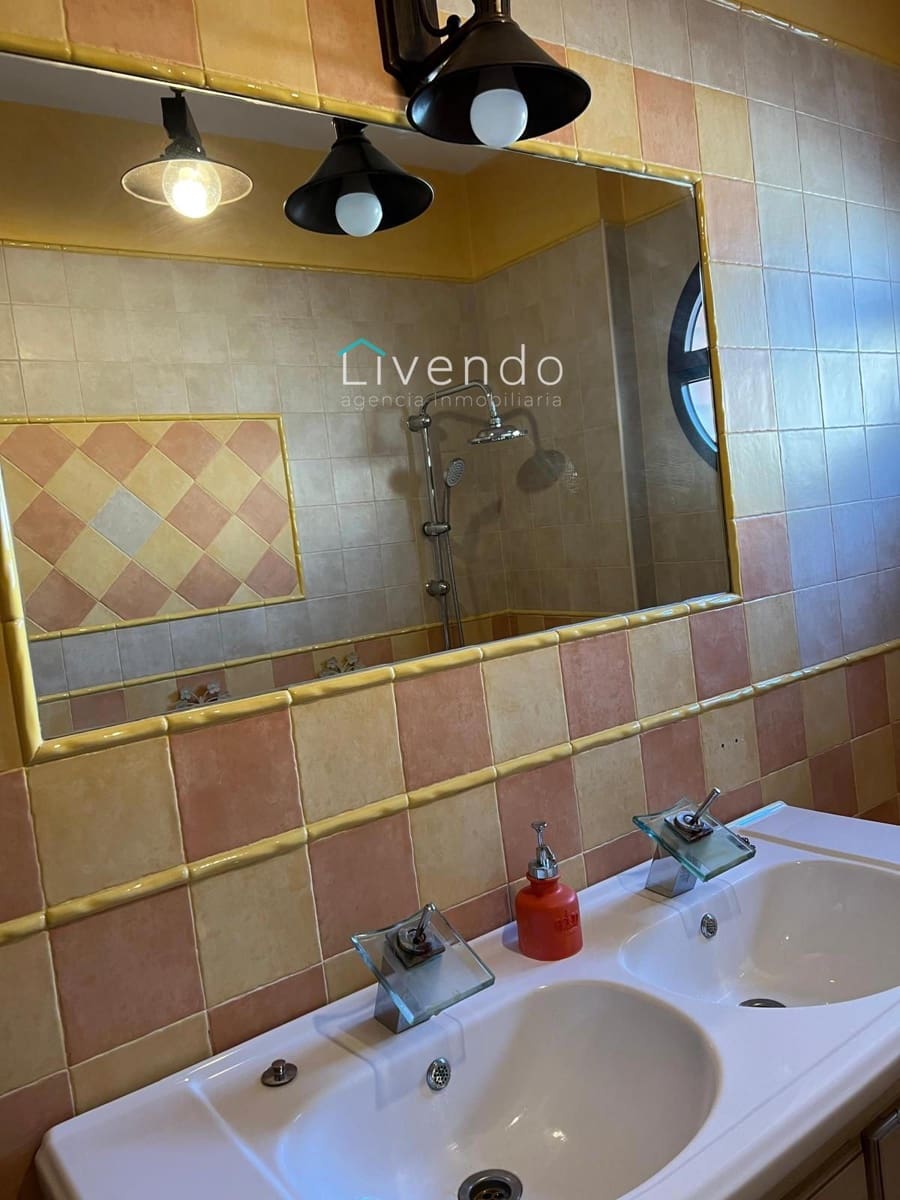 3 bedroom Villa for sale in Barbate with garage - € 290,000 (Ref: 9636163)