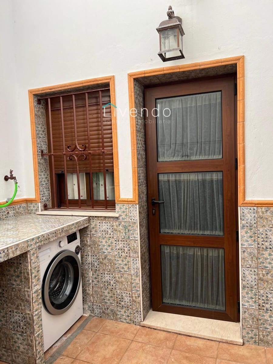 3 bedroom Villa for sale in Barbate with garage - € 290,000 (Ref: 9636163)