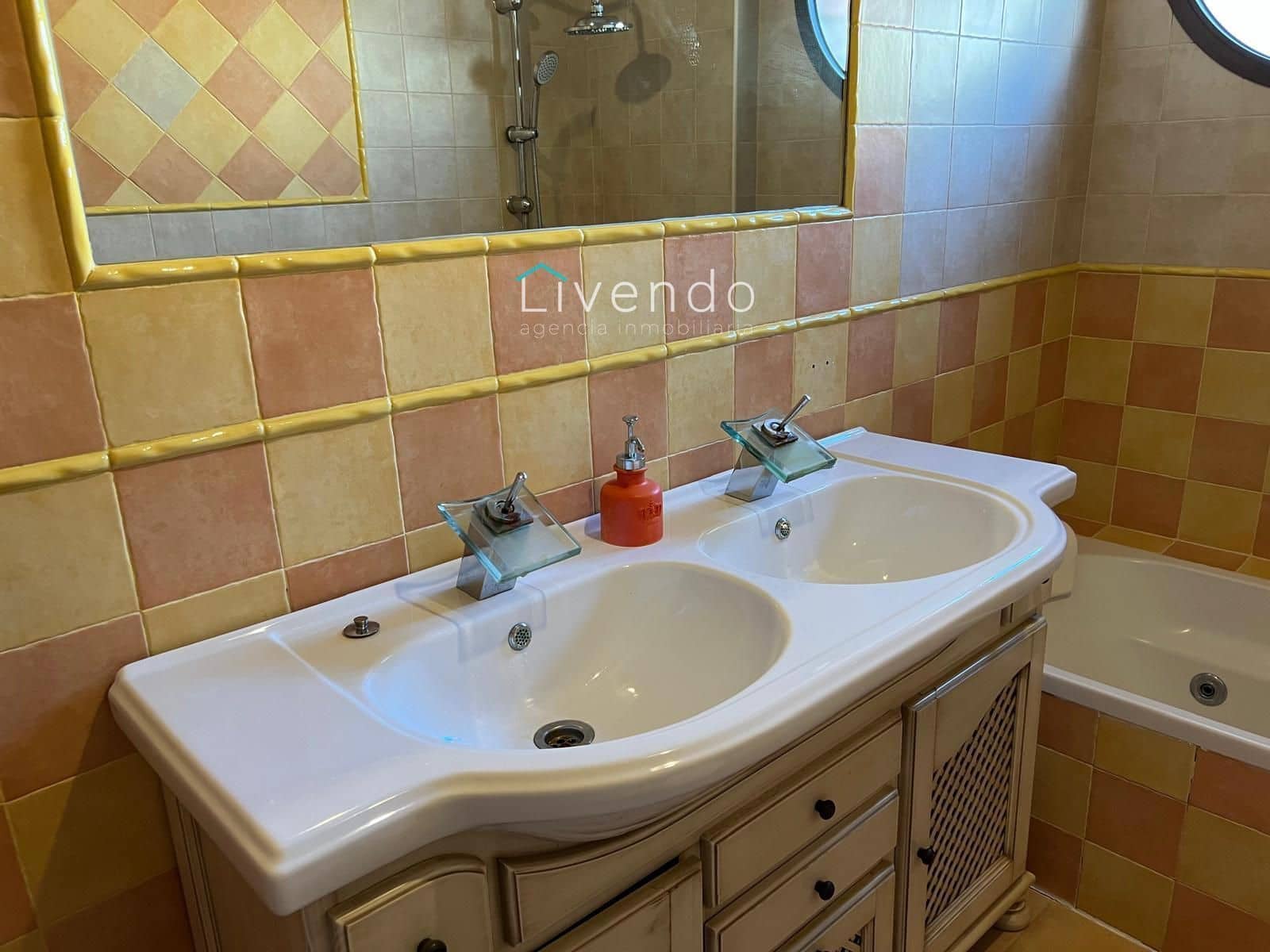 3 bedroom Villa for sale in Barbate with garage - € 290,000 (Ref: 9636163)