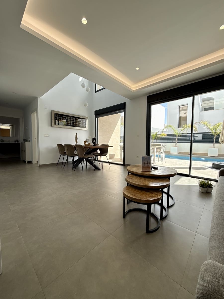 3 soverom Villa til salgs i Los Montesinos med svømmebasseng garasje - € 429 500 (Ref: 10113394)