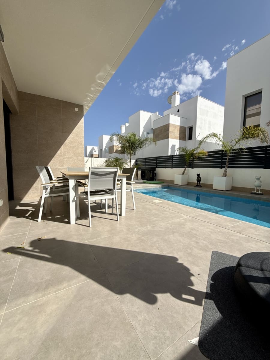 3 soverom Villa til salgs i Los Montesinos med svømmebasseng garasje - € 429 500 (Ref: 10113394)