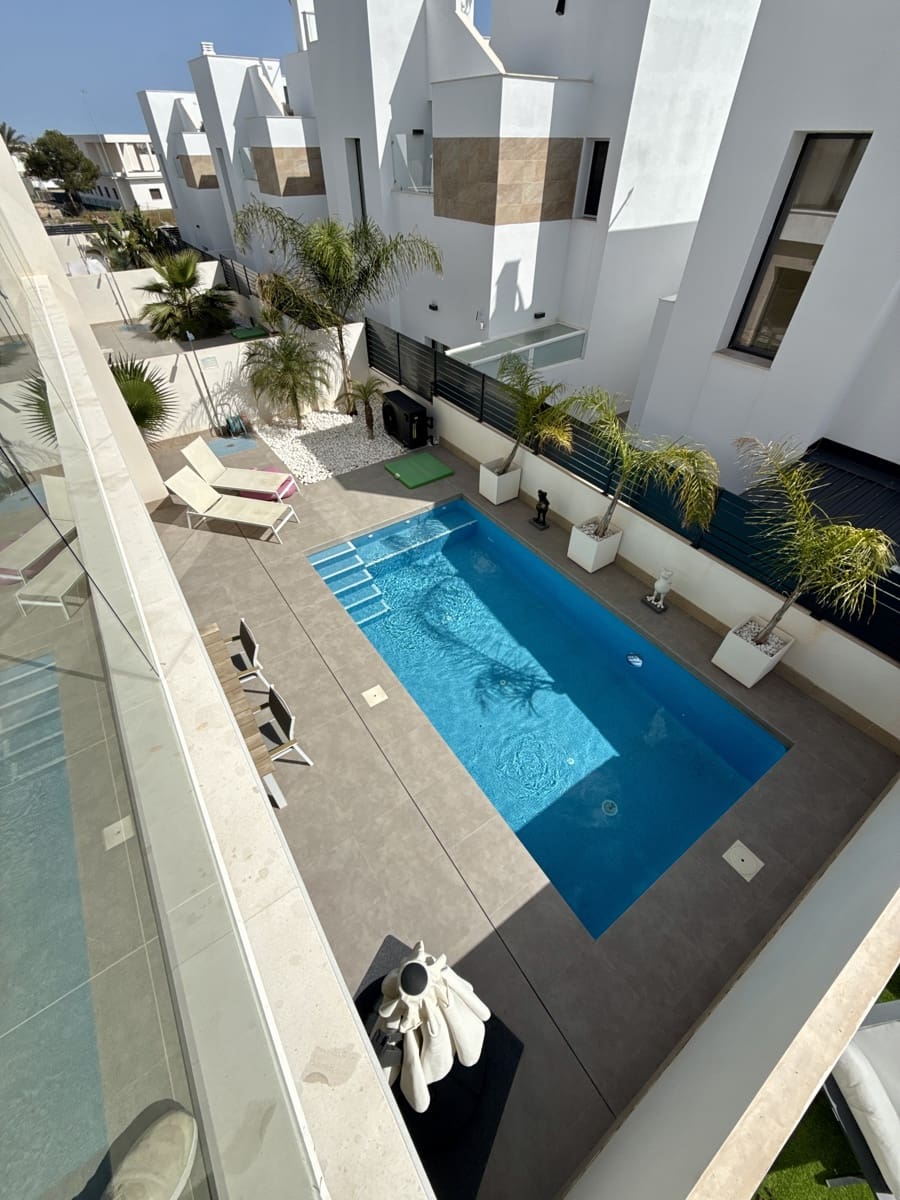 3 soverom Villa til salgs i Los Montesinos med svømmebasseng garasje - € 429 500 (Ref: 10113394)