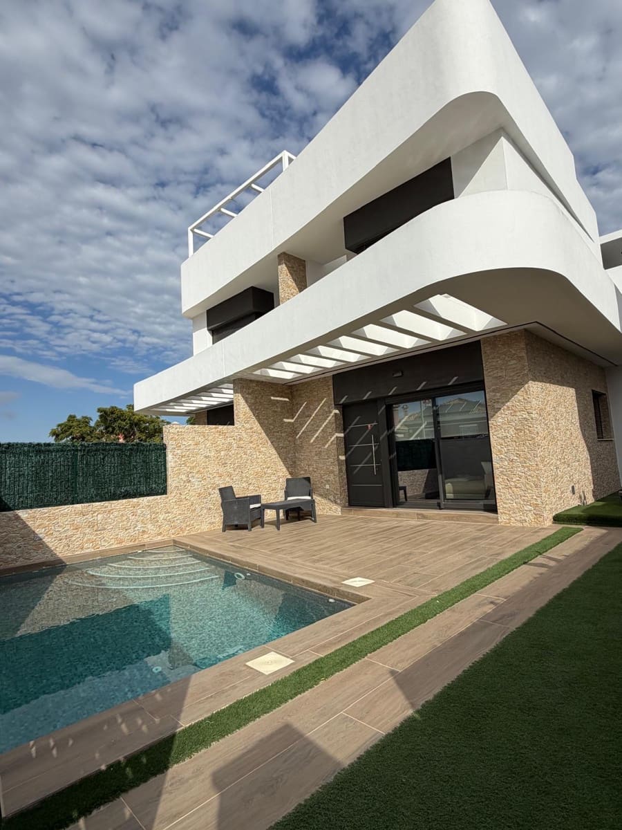 2 bedroom Villa for sale in Los Montesinos with pool garage - € 369,000 (Ref: 10135081)