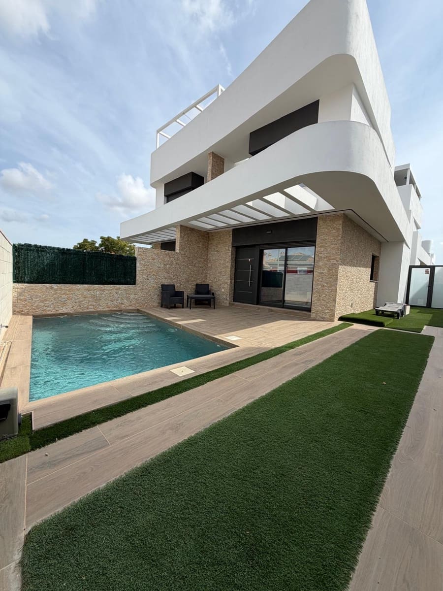2 bedroom Villa for sale in Los Montesinos with pool garage - € 369,000 (Ref: 10135081)