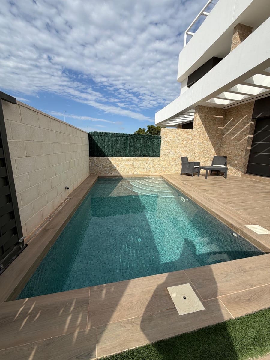 2 bedroom Villa for sale in Los Montesinos with pool garage - € 369,000 (Ref: 10135081)