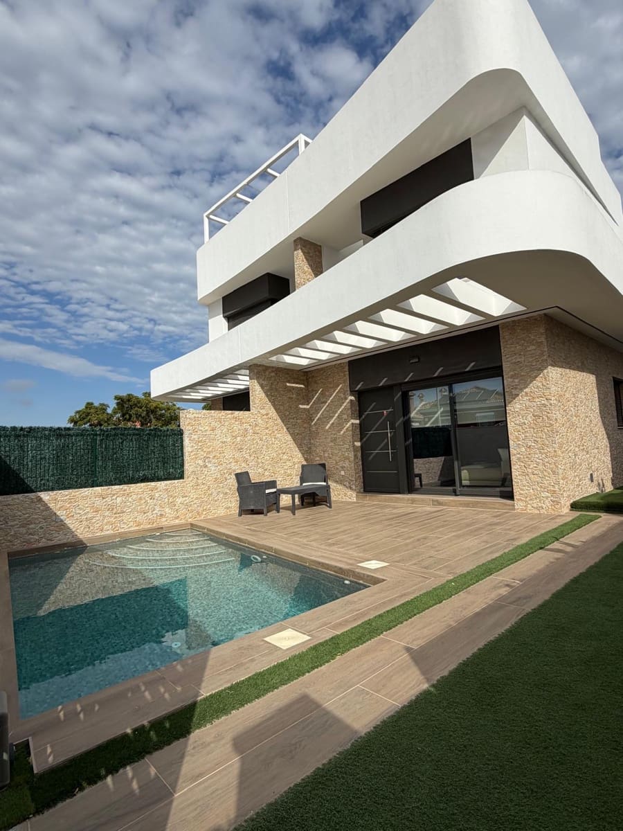 2 bedroom Villa for sale in Los Montesinos with pool garage - € 369,000 (Ref: 10135081)