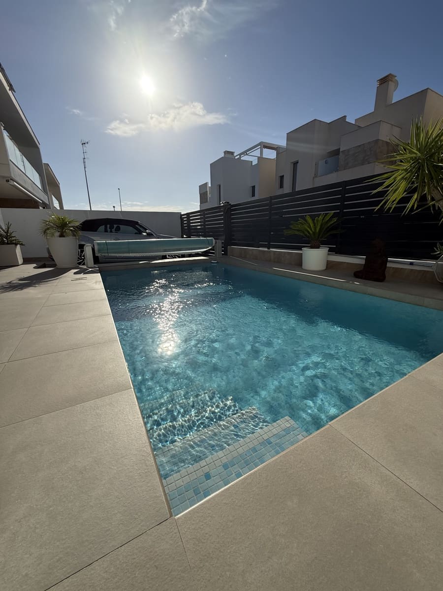 3 makuuhuone Huvila myytävänä paikassa Los Montesinos mukana uima-altaan 
autotalli - 424 900 € (Ref: 9408186)