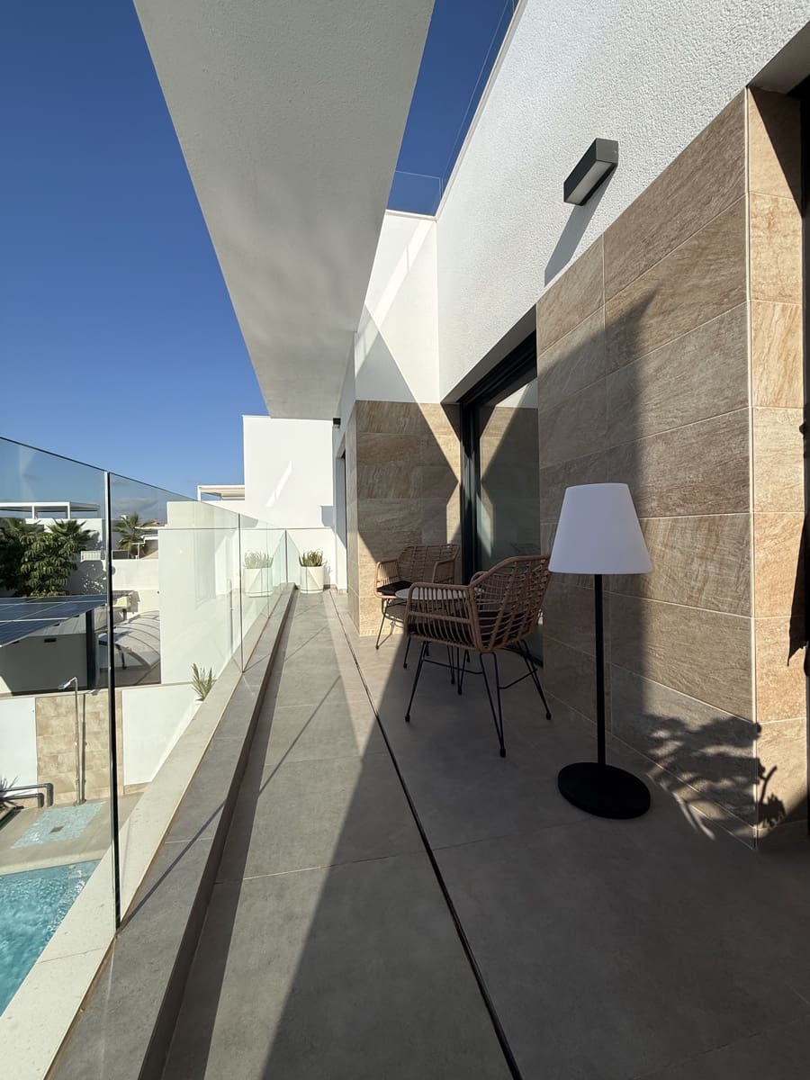 3 makuuhuone Huvila myytävänä paikassa Los Montesinos mukana uima-altaan 
autotalli - 424 900 € (Ref: 9408186)