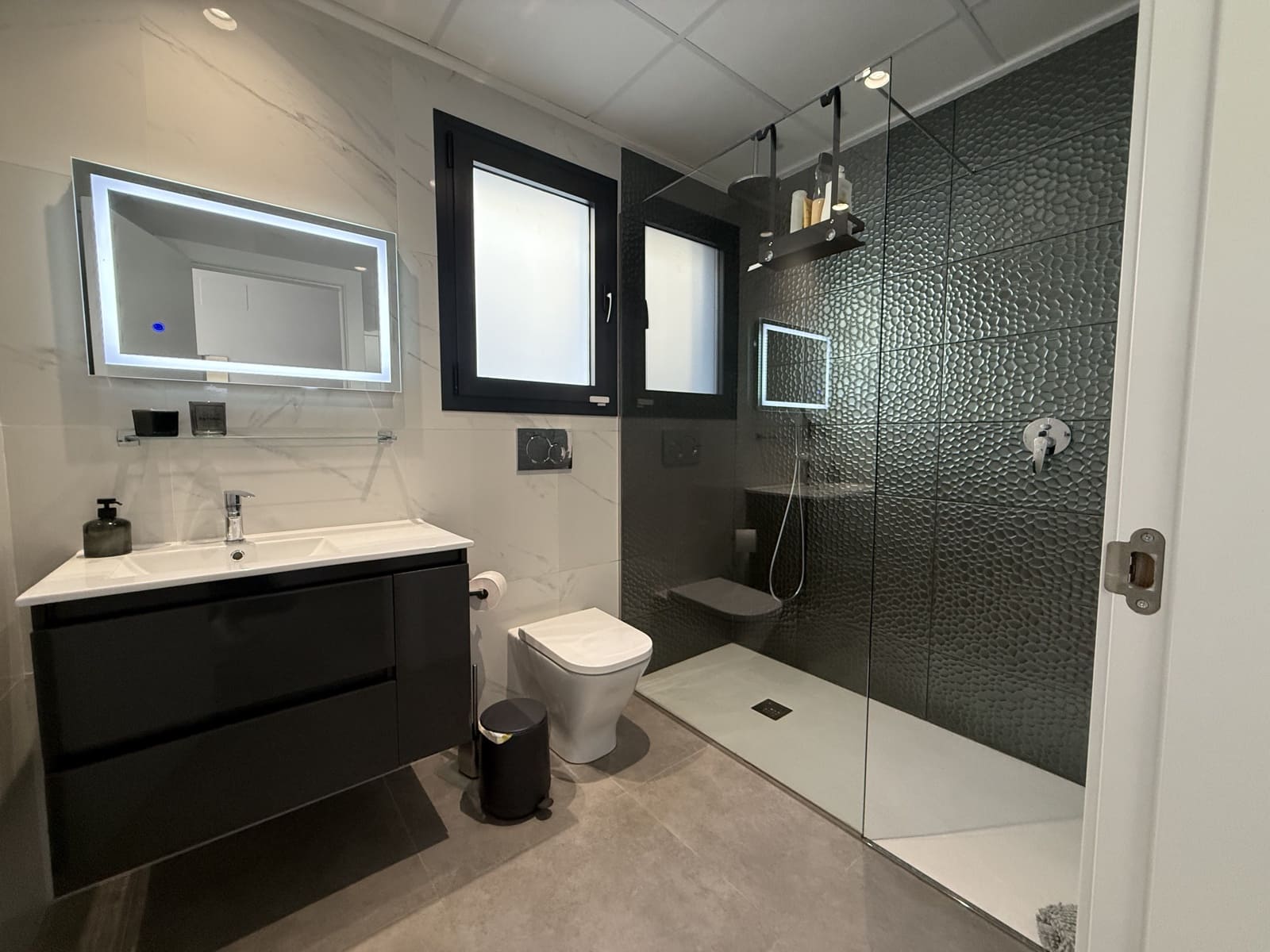 3 makuuhuone Huvila myytävänä paikassa Los Montesinos mukana uima-altaan 
autotalli - 424 900 € (Ref: 9408186)