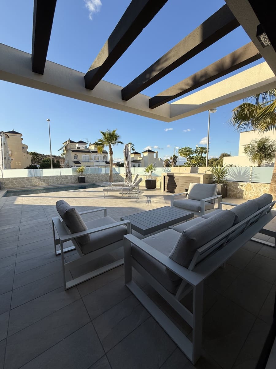 3 soverom Villa til salgs i Rojales med svømmebasseng garasje - € 549 900 (Ref: 9462601)