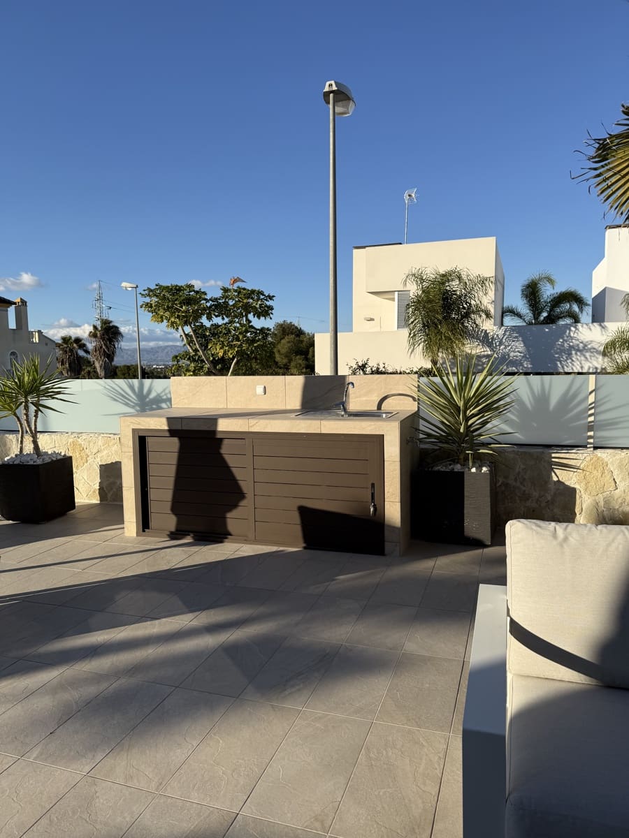 3 soverom Villa til salgs i Rojales med svømmebasseng garasje - € 549 900 (Ref: 9462601)