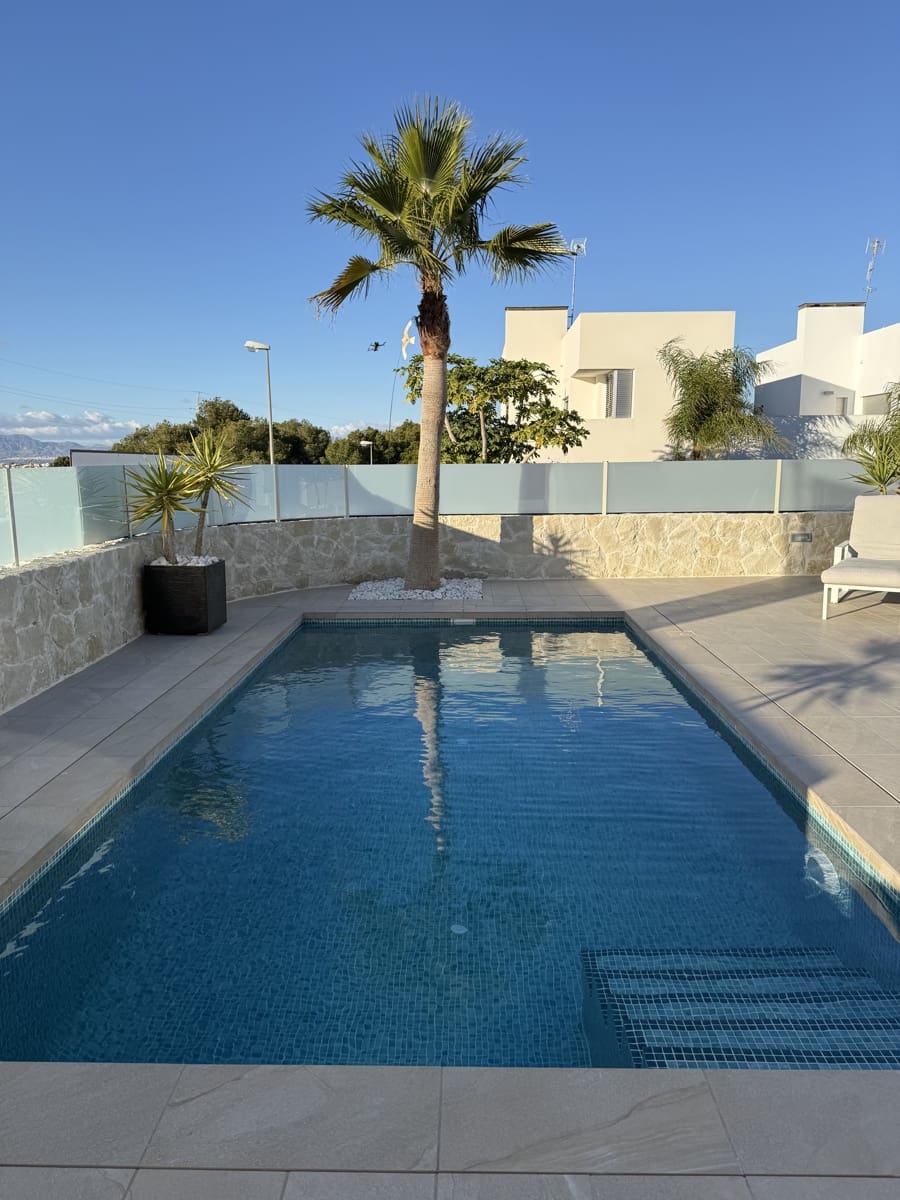 3 soverom Villa til salgs i Rojales med svømmebasseng garasje - € 549 900 (Ref: 9462601)