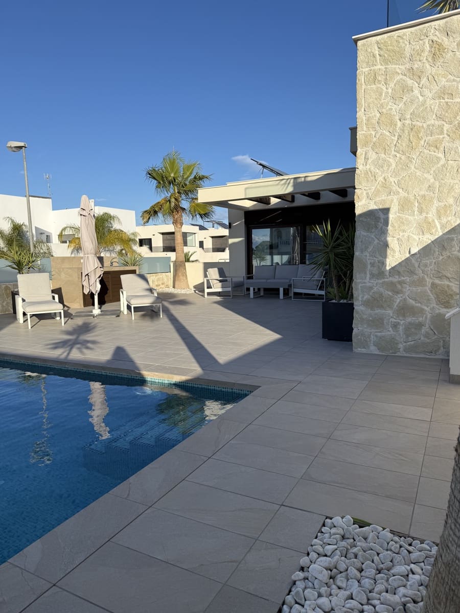 3 soverom Villa til salgs i Rojales med svømmebasseng garasje - € 549 900 (Ref: 9462601)