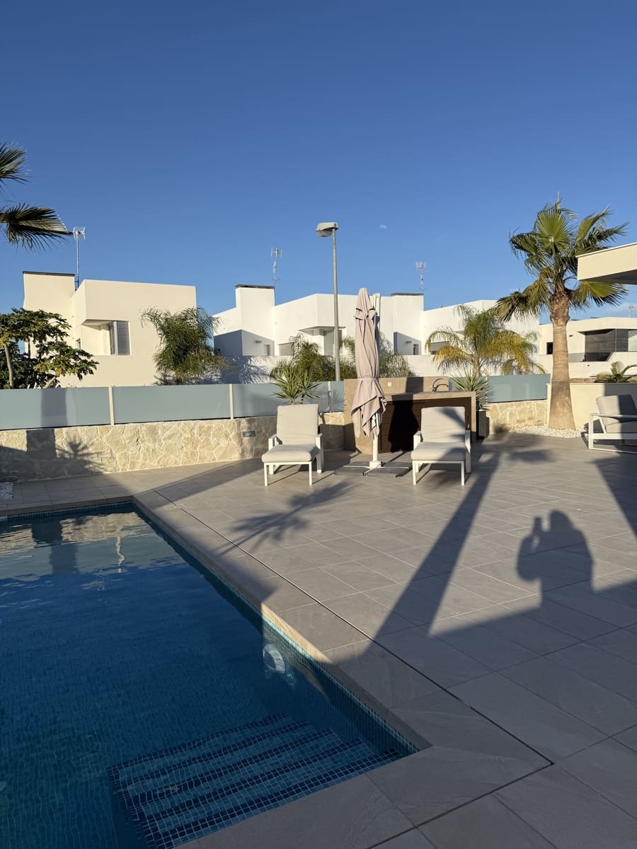 3 soverom Villa til salgs i Rojales med svømmebasseng garasje - € 549 900 (Ref: 9462601)