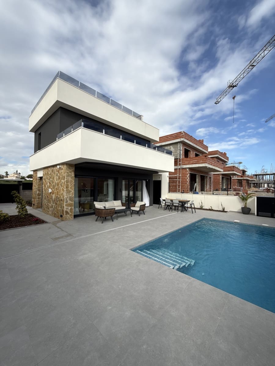 3 bedroom Villa for sale in Ciudad Quesada with pool garage - € 604,900 (Ref: 9467804)