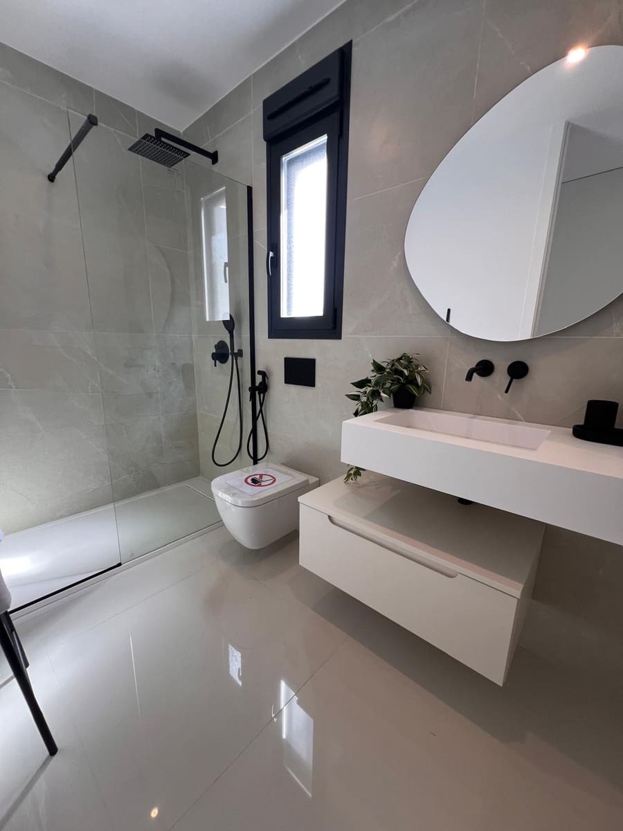 Chalet de 3 habitaciones en San Miguel de Salinas en venta con piscina garaje - 429.900 € (Ref: 9468701)