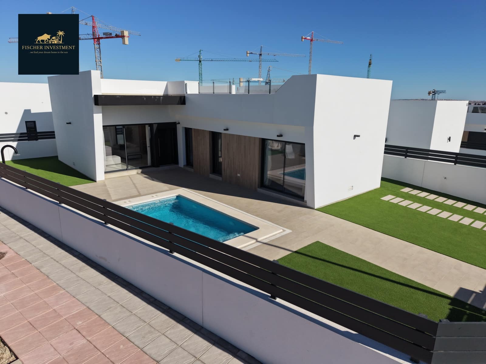 Chalet de 3 habitaciones en San Miguel de Salinas en venta con piscina garaje - 429.900 € (Ref: 9468701)