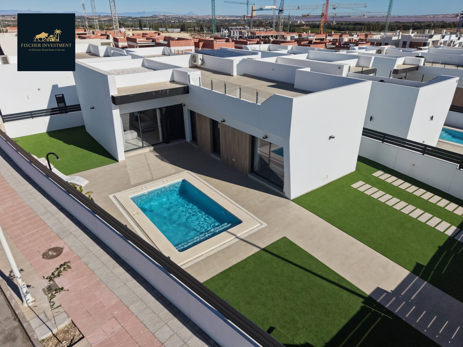 Chalet de 3 habitaciones en San Miguel de Salinas en venta con piscina garaje - 429.900 € (Ref: 9468701)