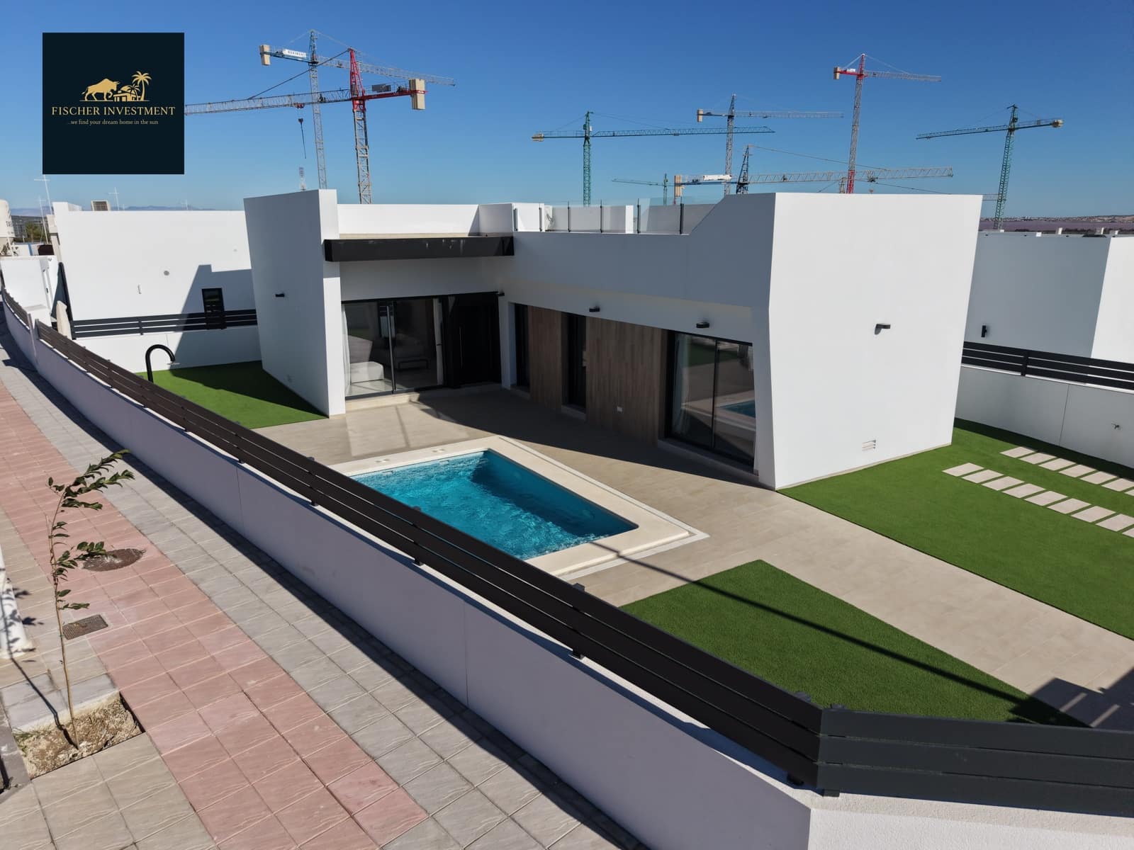 Chalet de 3 habitaciones en San Miguel de Salinas en venta con piscina garaje - 429.900 € (Ref: 9468701)