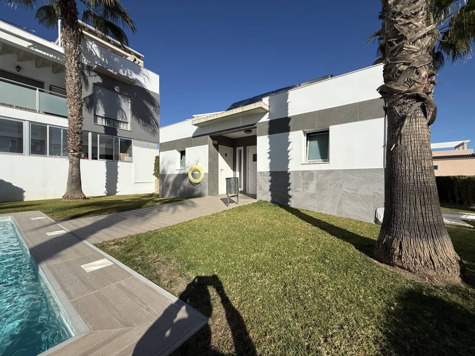 2 soveværelse Lejlighed til salg i Torrevieja med swimmingpool garage - € 233.900 (Ref: 9550549)