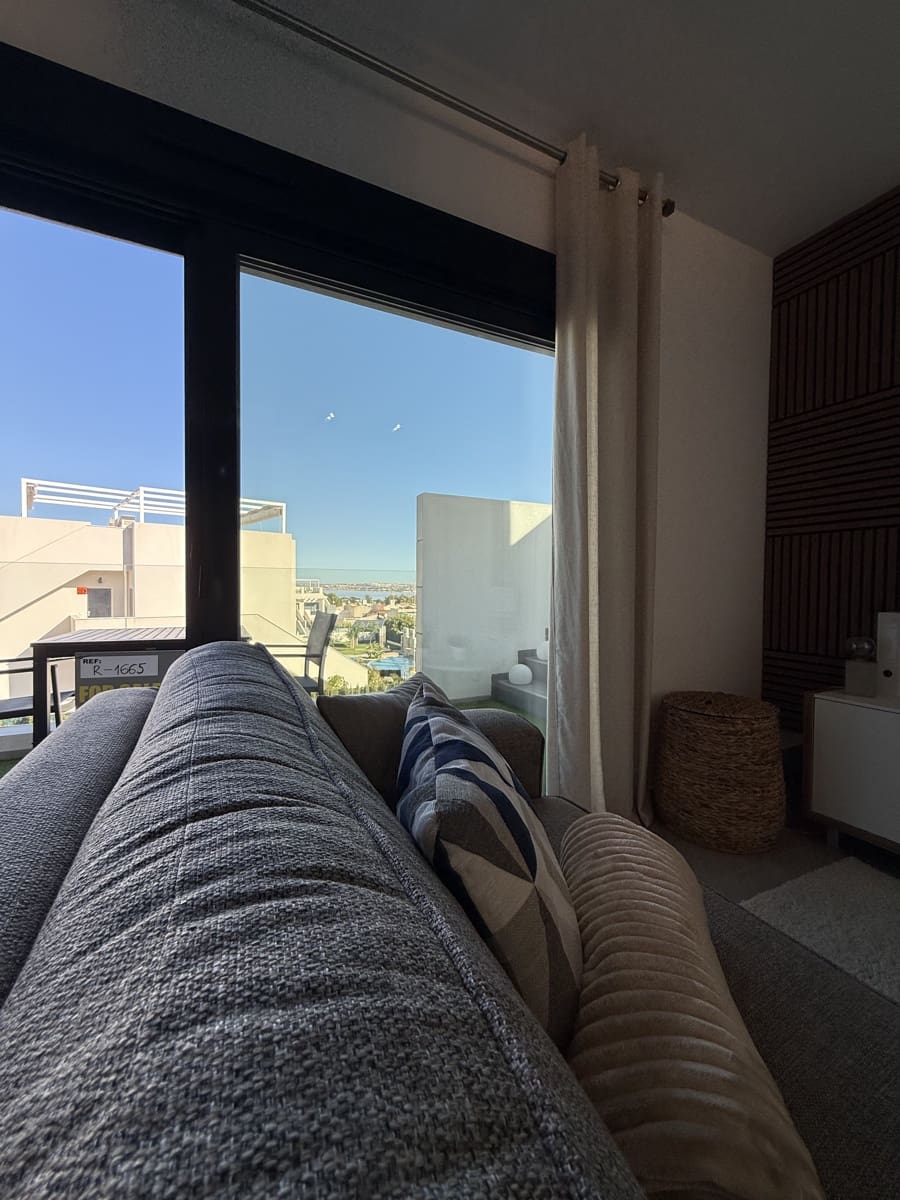 Apartamento de 2 habitaciones en Torrevieja en venta con piscina garaje - 264.900 € (Ref: 9550550)