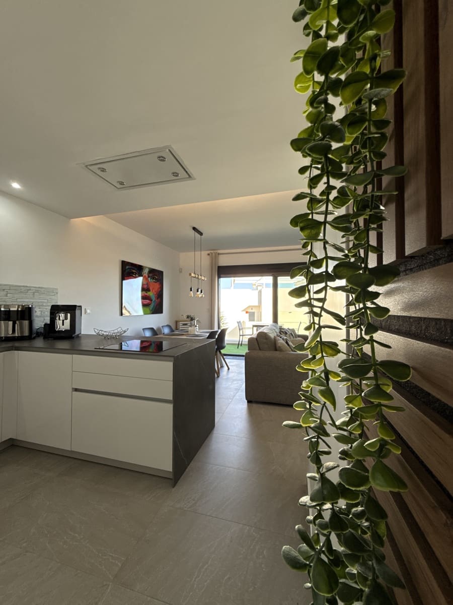 Apartamento de 2 habitaciones en Torrevieja en venta con piscina garaje - 264.900 € (Ref: 9550550)