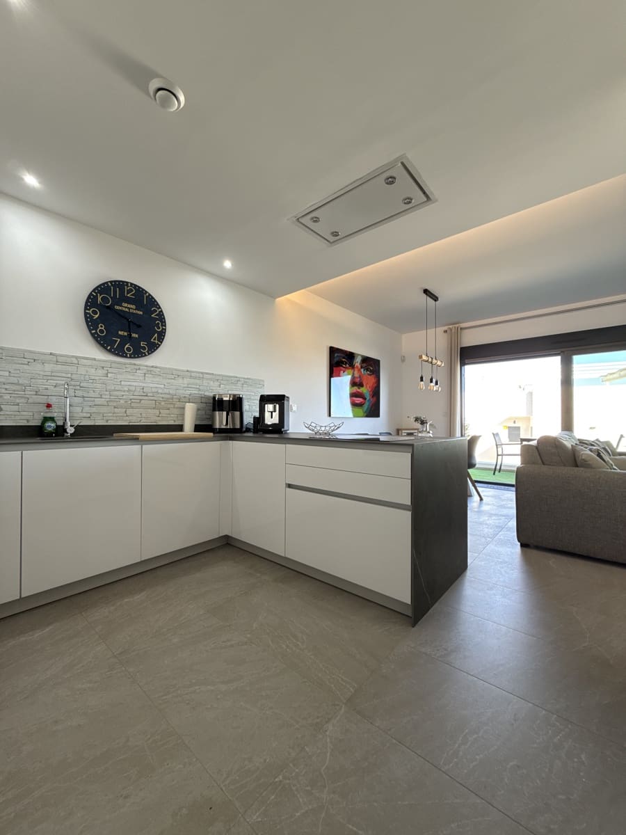 Apartamento de 2 habitaciones en Torrevieja en venta con piscina garaje - 264.900 € (Ref: 9550550)