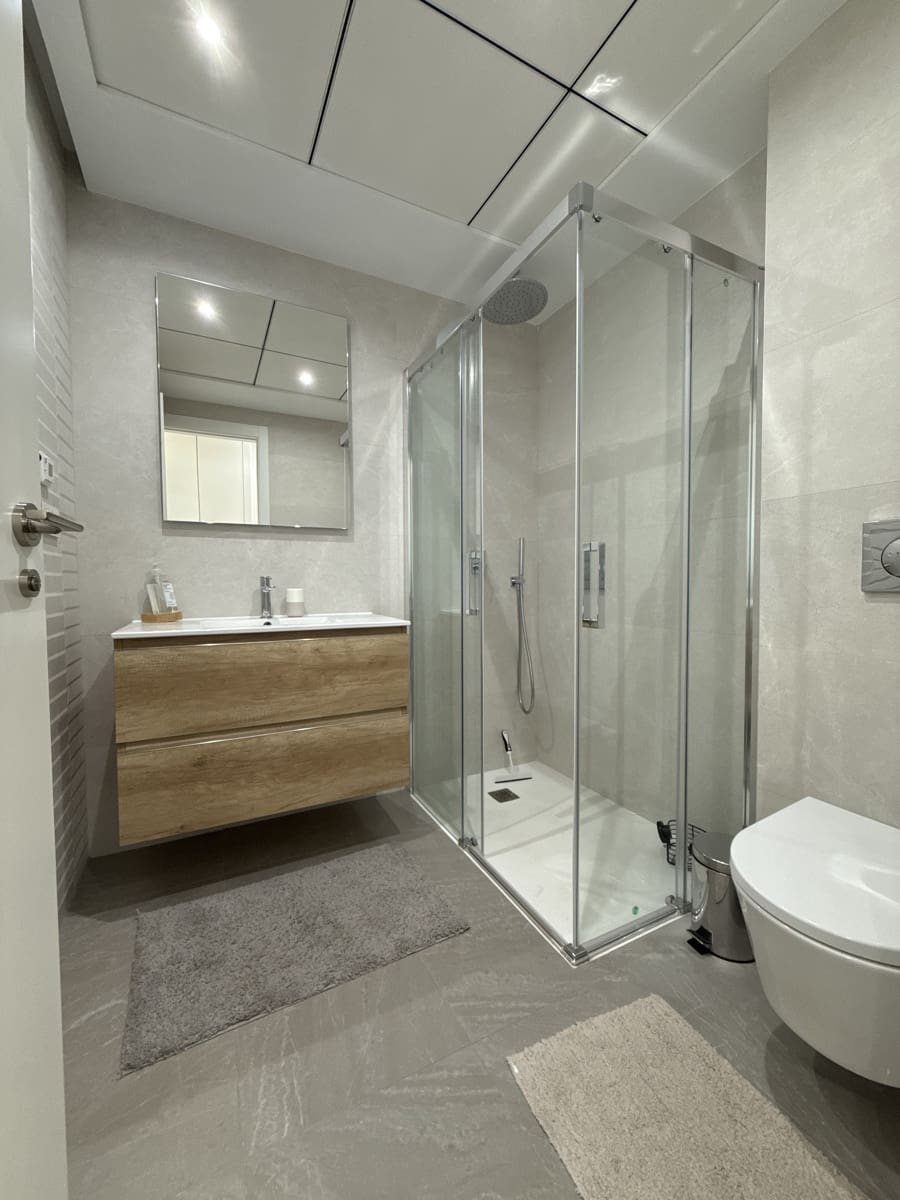 Apartamento de 2 habitaciones en Torrevieja en venta con piscina garaje - 264.900 € (Ref: 9550550)