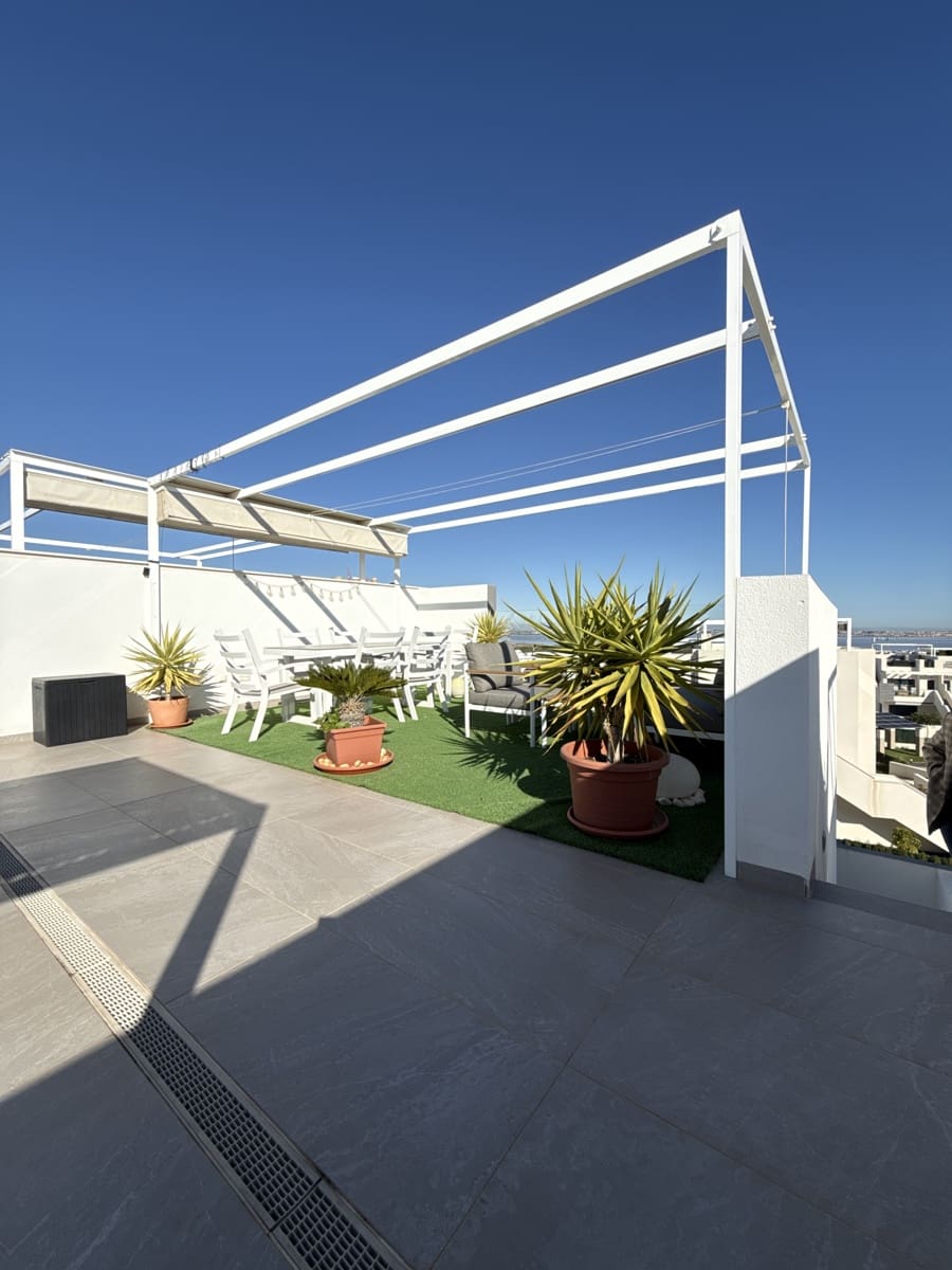 Apartamento de 2 habitaciones en Torrevieja en venta con piscina garaje - 264.900 € (Ref: 9550550)