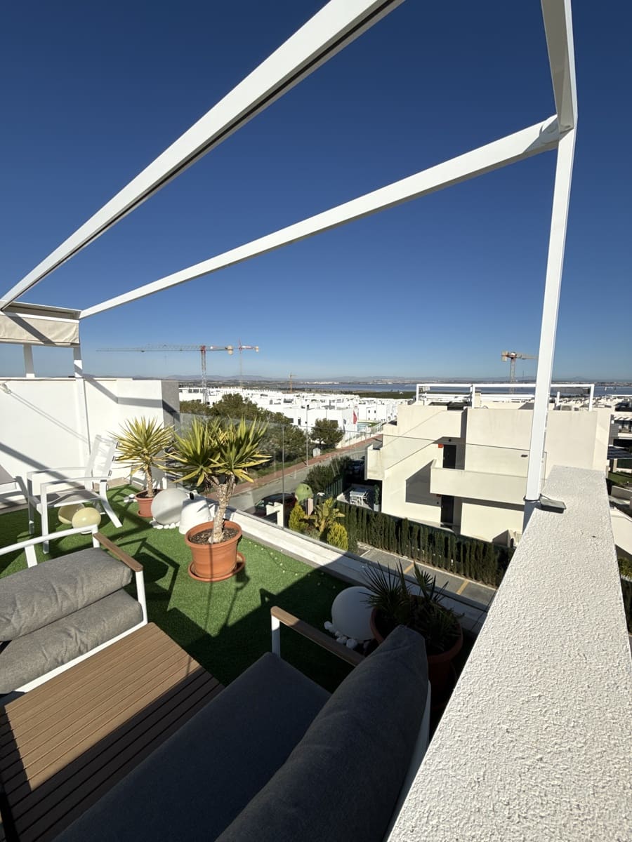 Apartamento de 2 habitaciones en Torrevieja en venta con piscina garaje - 264.900 € (Ref: 9550550)