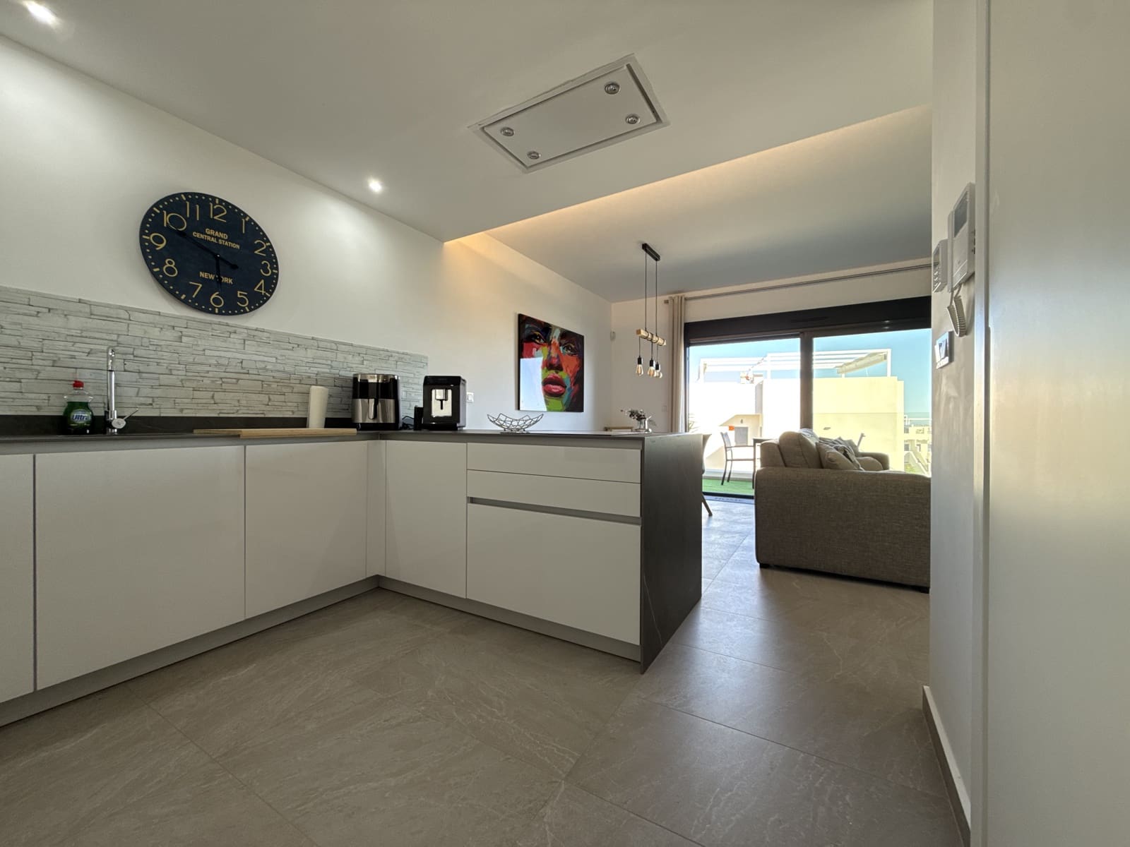 Apartamento de 2 habitaciones en Torrevieja en venta con piscina garaje - 264.900 € (Ref: 9550550)