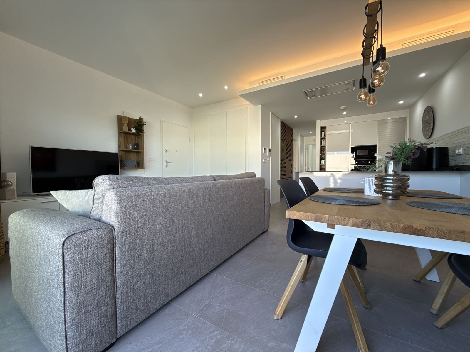 Apartamento de 2 habitaciones en Torrevieja en venta con piscina garaje - 264.900 € (Ref: 9550550)