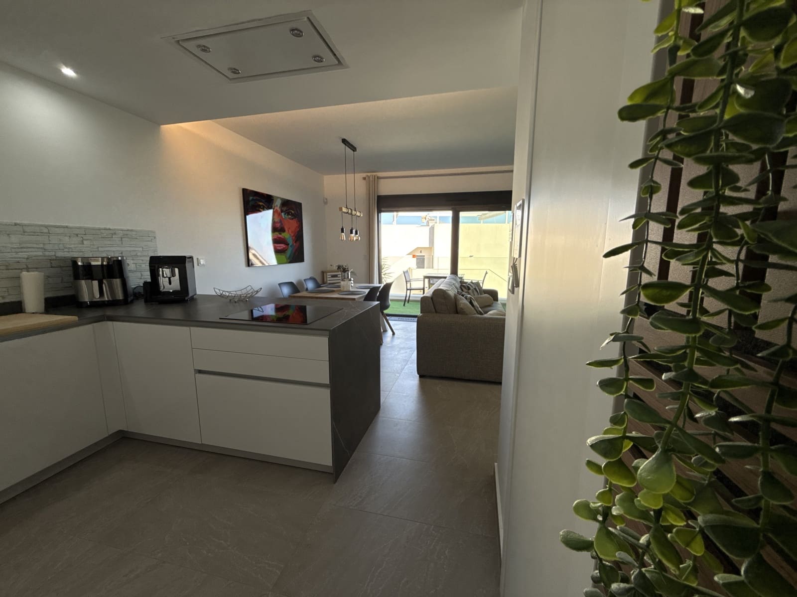 Apartamento de 2 habitaciones en Torrevieja en venta con piscina garaje - 264.900 € (Ref: 9550550)