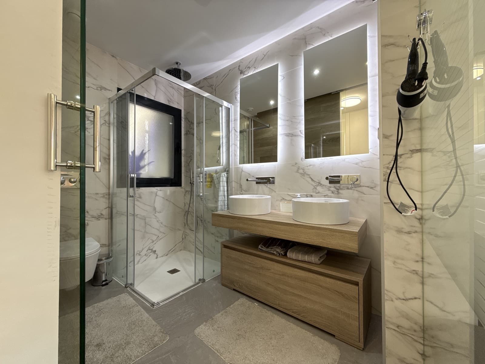 Apartamento de 2 habitaciones en Torrevieja en venta con piscina garaje - 264.900 € (Ref: 9550550)