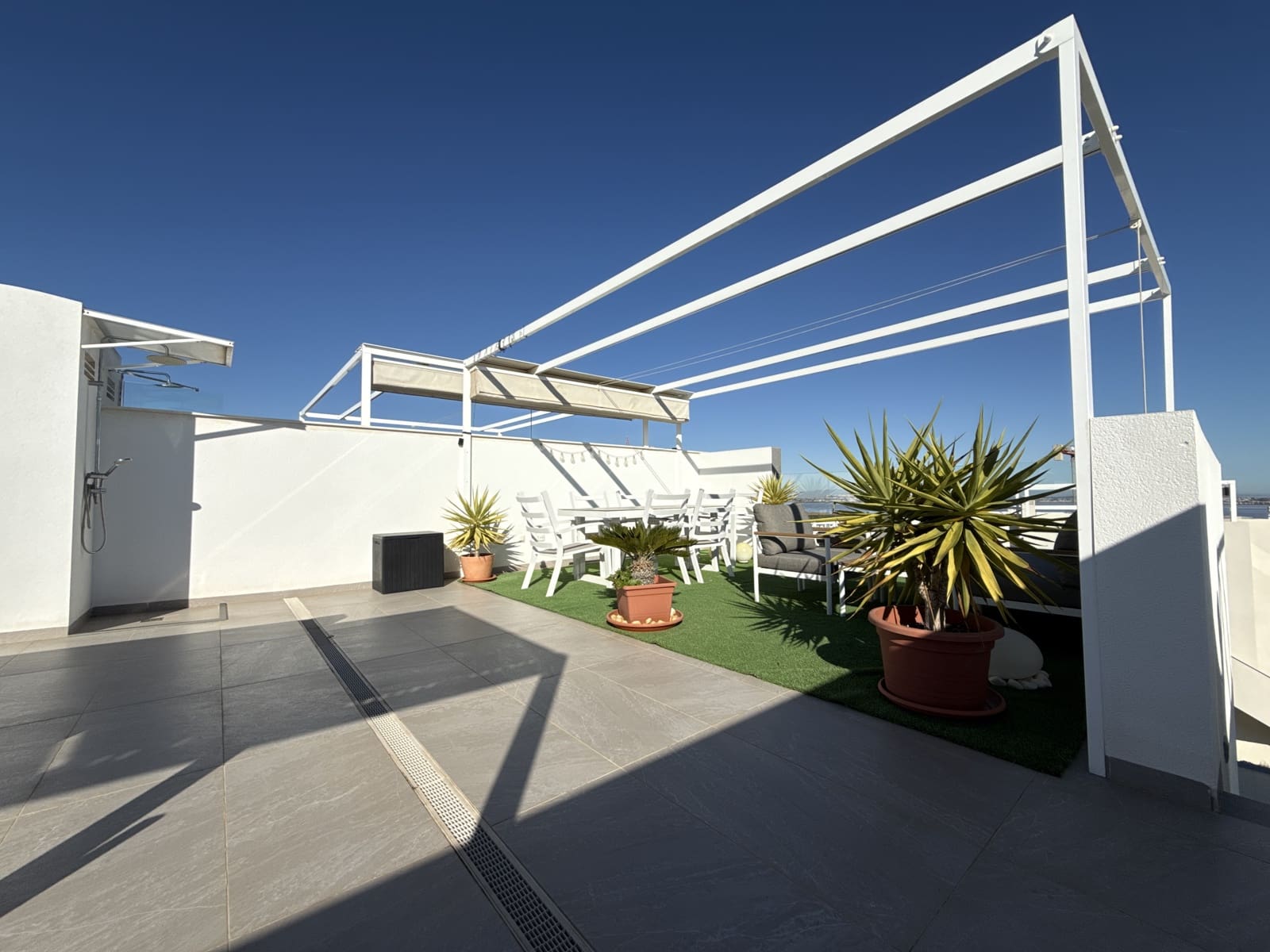 Apartamento de 2 habitaciones en Torrevieja en venta con piscina garaje - 264.900 € (Ref: 9550550)