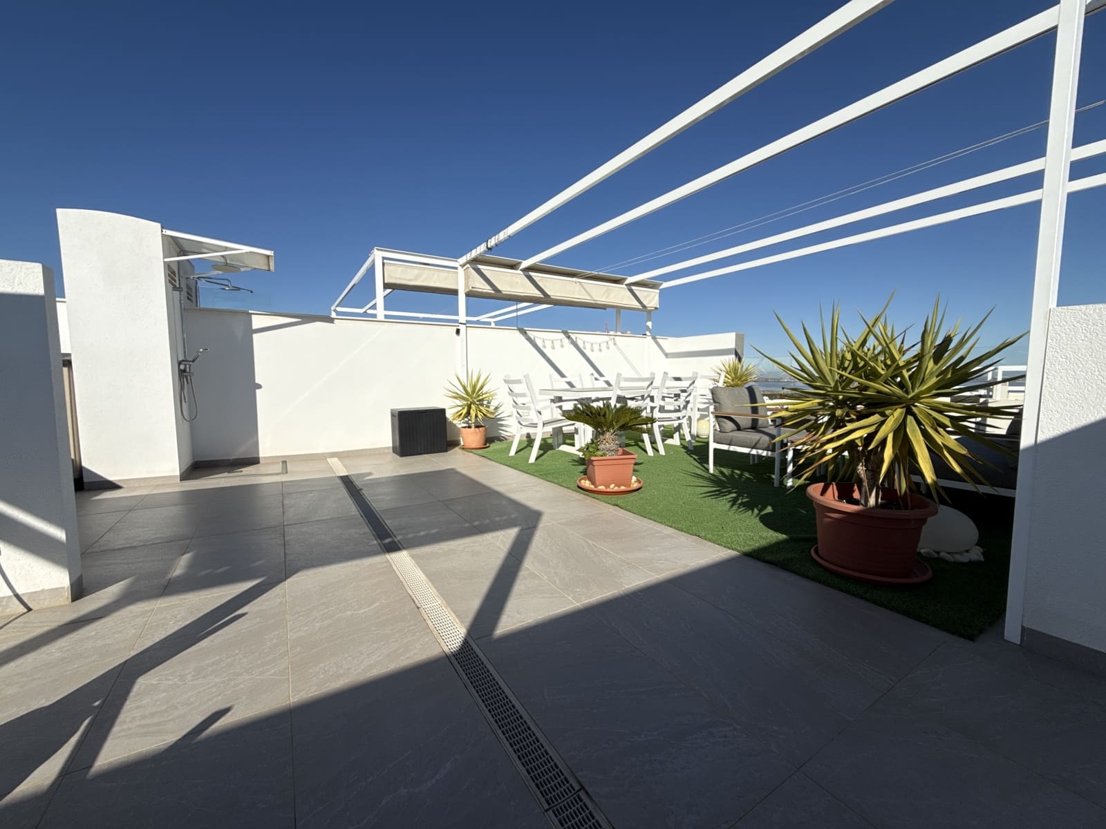 Apartamento de 2 habitaciones en Torrevieja en venta con piscina garaje - 264.900 € (Ref: 9550550)