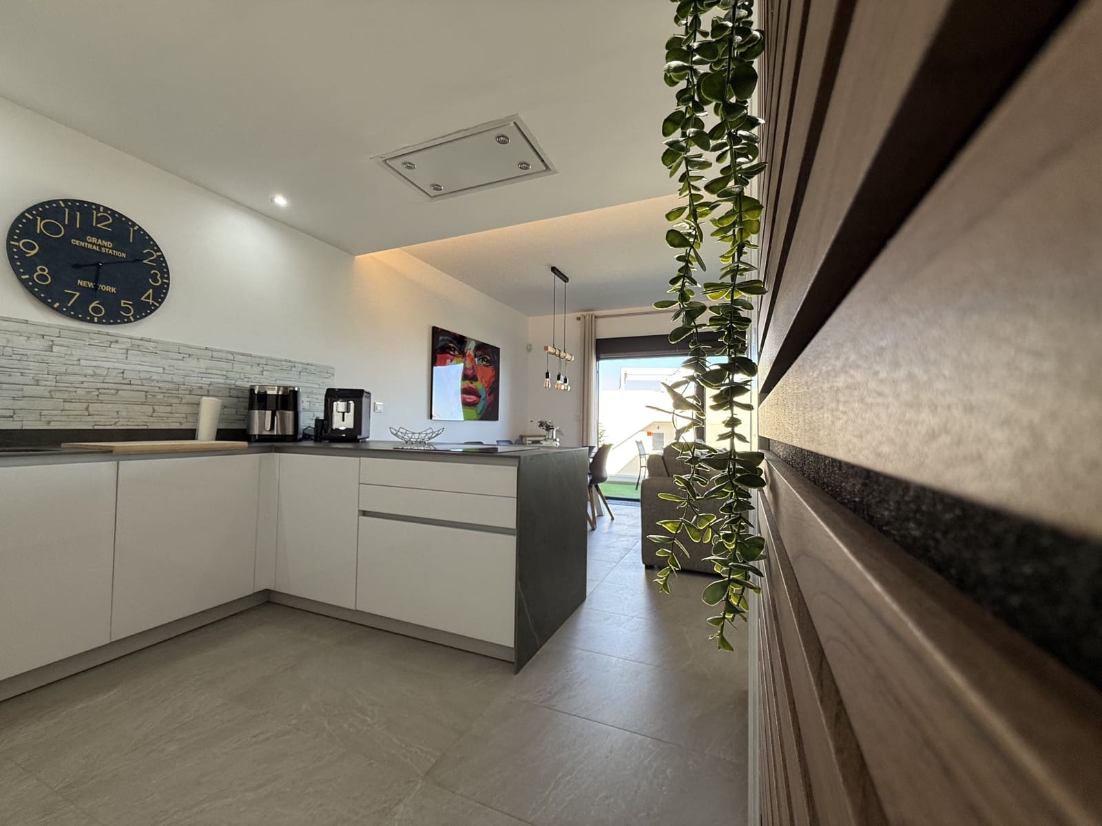 Apartamento de 2 habitaciones en Torrevieja en venta con piscina garaje - 264.900 € (Ref: 9550550)