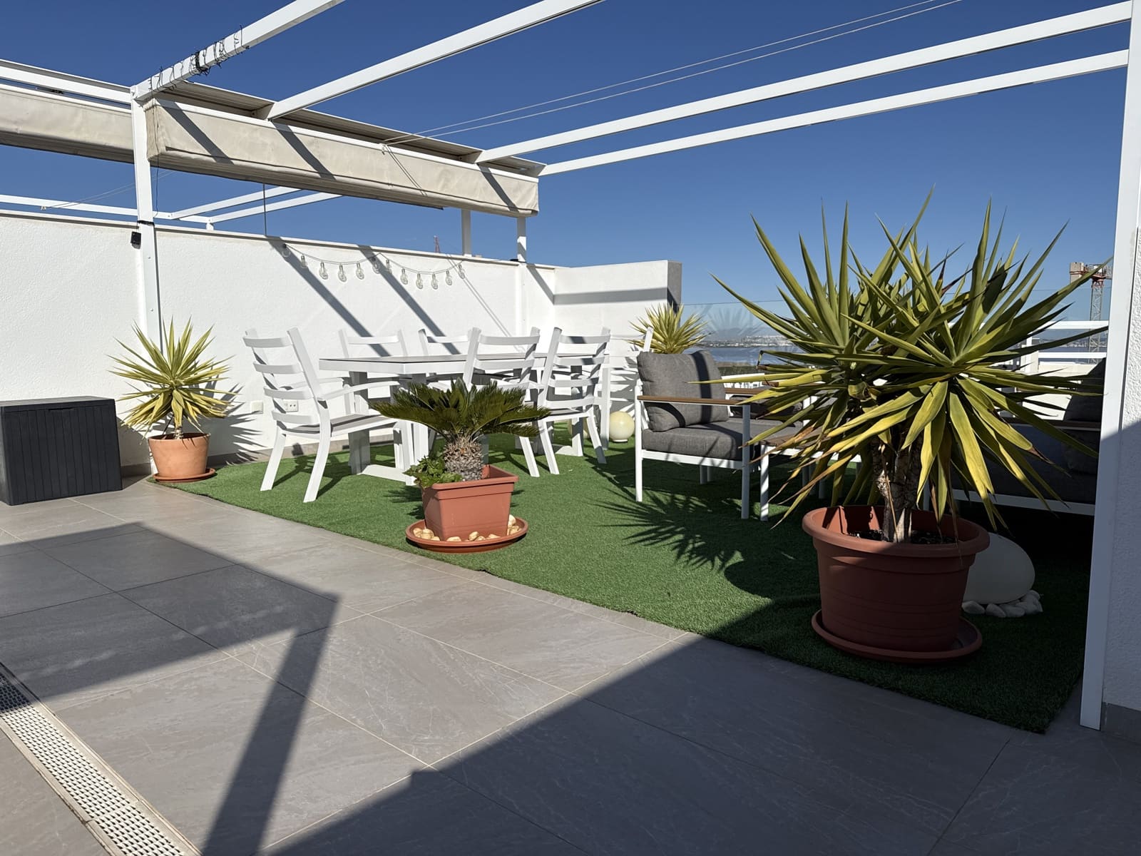 Apartamento de 2 habitaciones en Torrevieja en venta con piscina garaje - 264.900 € (Ref: 9550550)