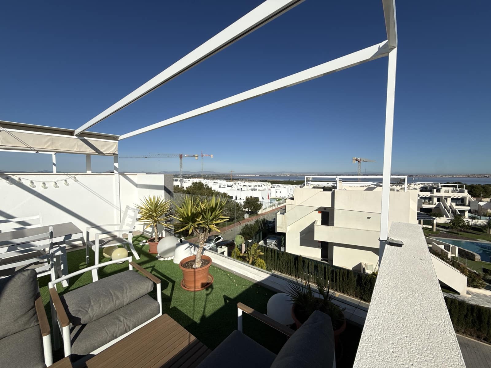 Apartamento de 2 habitaciones en Torrevieja en venta con piscina garaje - 264.900 € (Ref: 9550550)