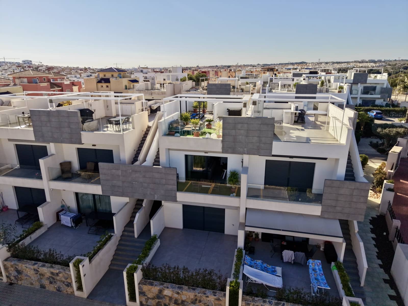 Apartamento de 2 habitaciones en Torrevieja en venta con piscina garaje - 264.900 € (Ref: 9550550)