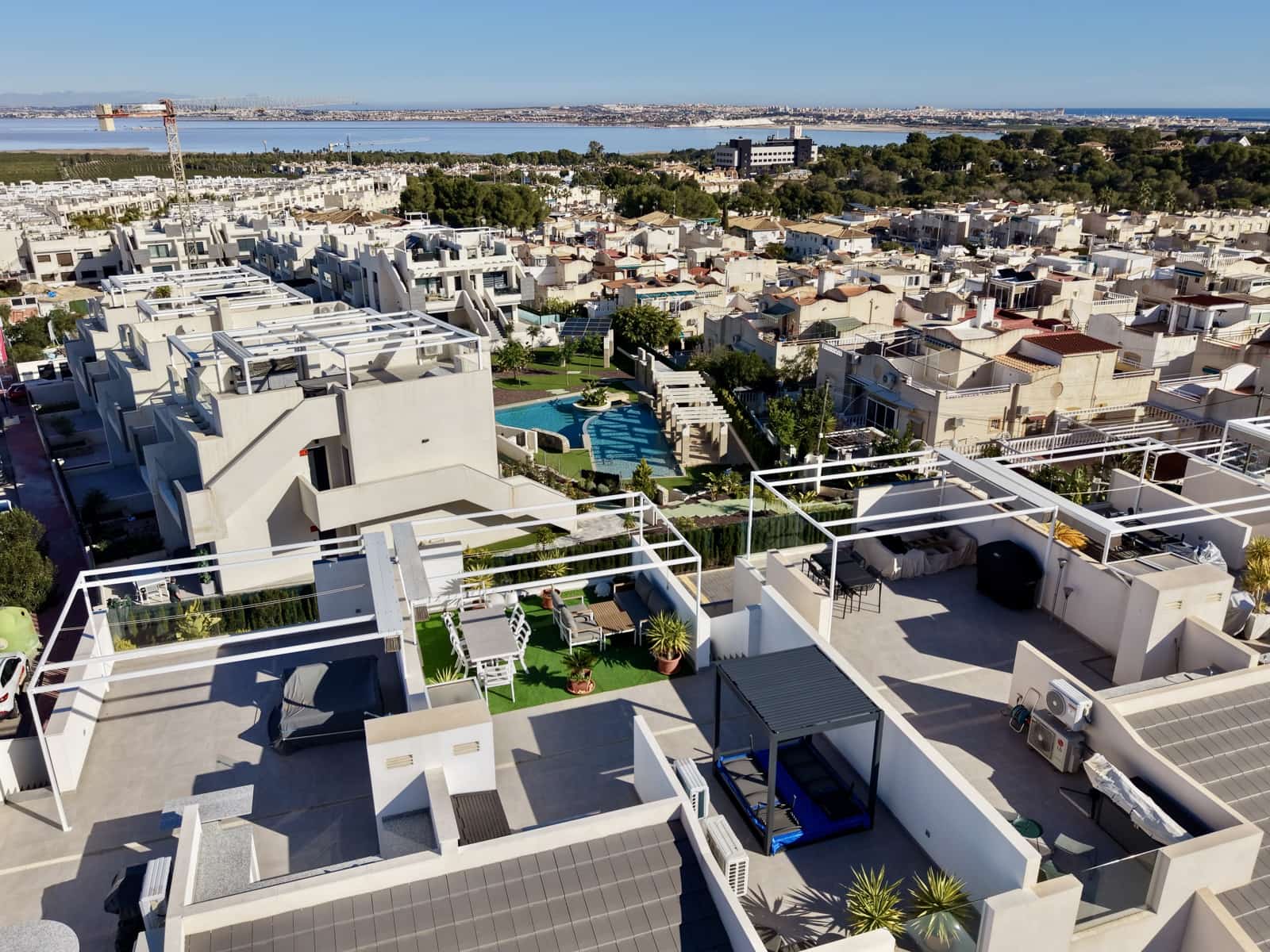 Apartamento de 2 habitaciones en Torrevieja en venta con piscina garaje - 264.900 € (Ref: 9550550)