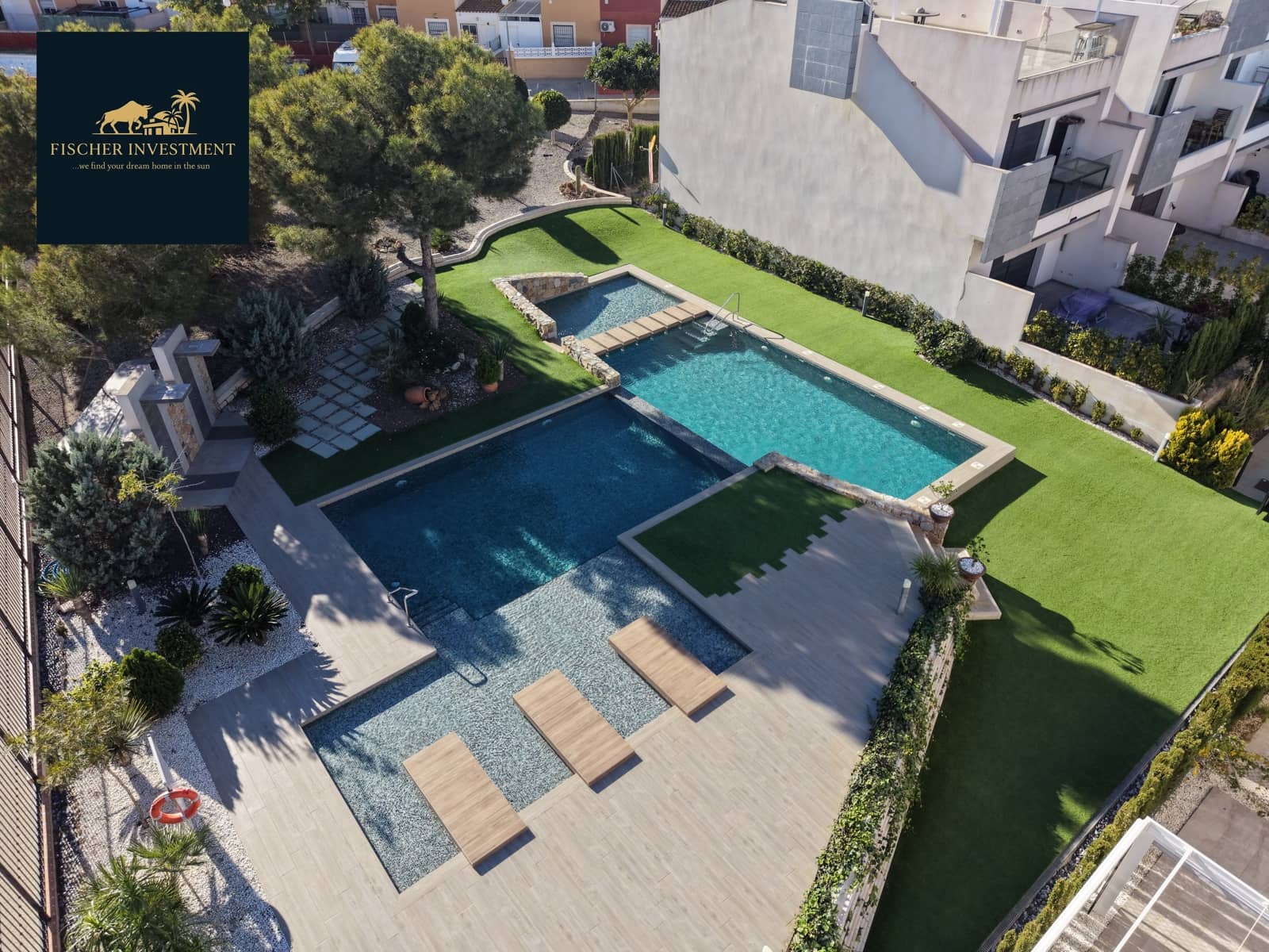 Apartamento de 2 habitaciones en Torrevieja en venta con piscina garaje - 264.900 € (Ref: 9550550)