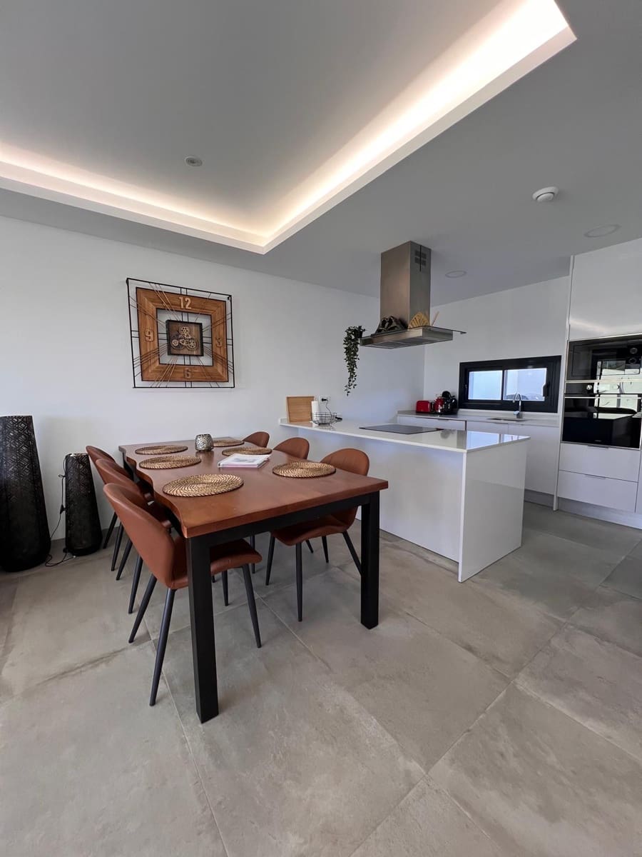 Chalet de 3 habitaciones en Los Montesinos en venta con piscina garaje - 329.900 € (Ref: 9731192)