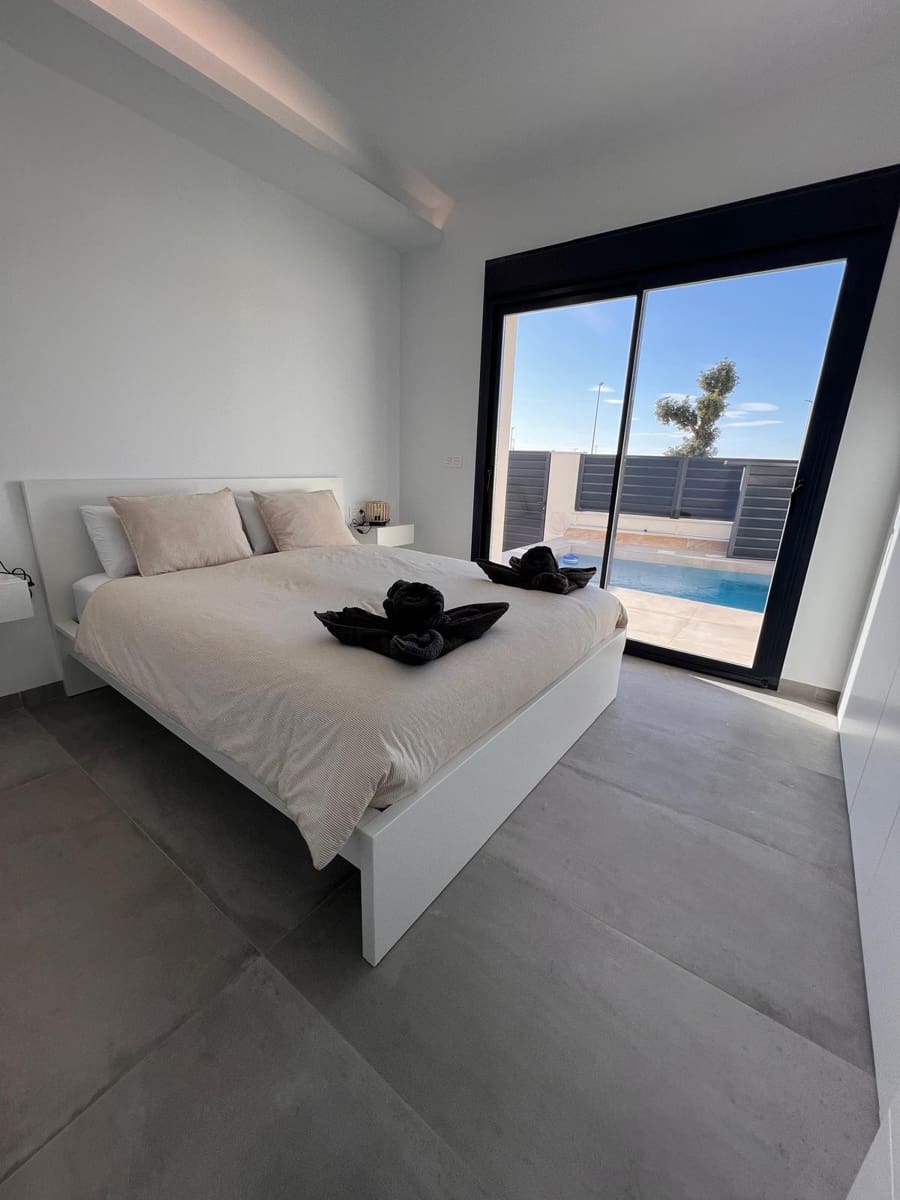 Chalet de 3 habitaciones en Los Montesinos en venta con piscina garaje - 329.900 € (Ref: 9731192)