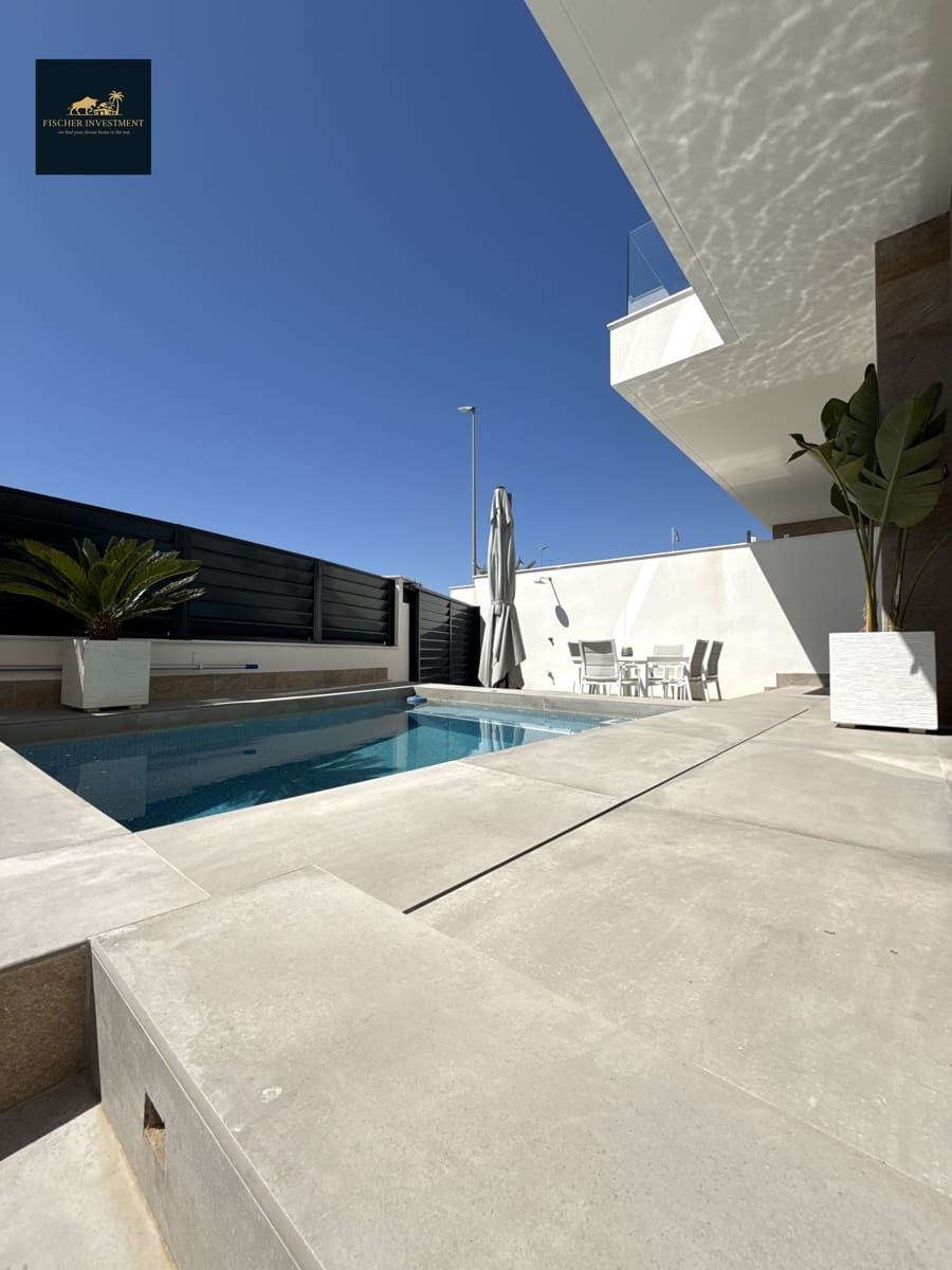 Chalet de 3 habitaciones en Los Montesinos en venta con piscina garaje - 329.900 € (Ref: 9731192)