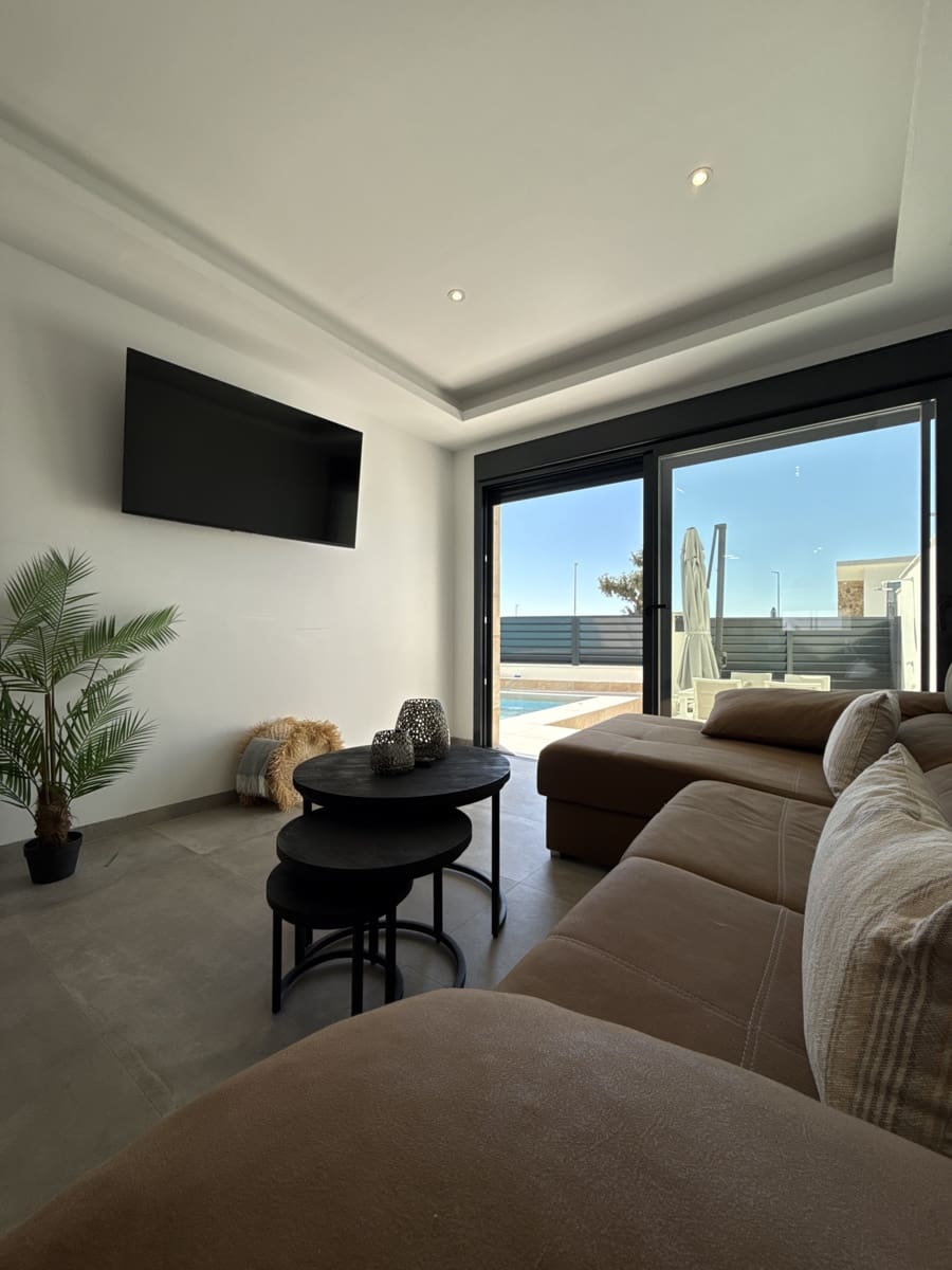 Chalet de 3 habitaciones en Los Montesinos en venta con piscina garaje - 329.900 € (Ref: 9731192)