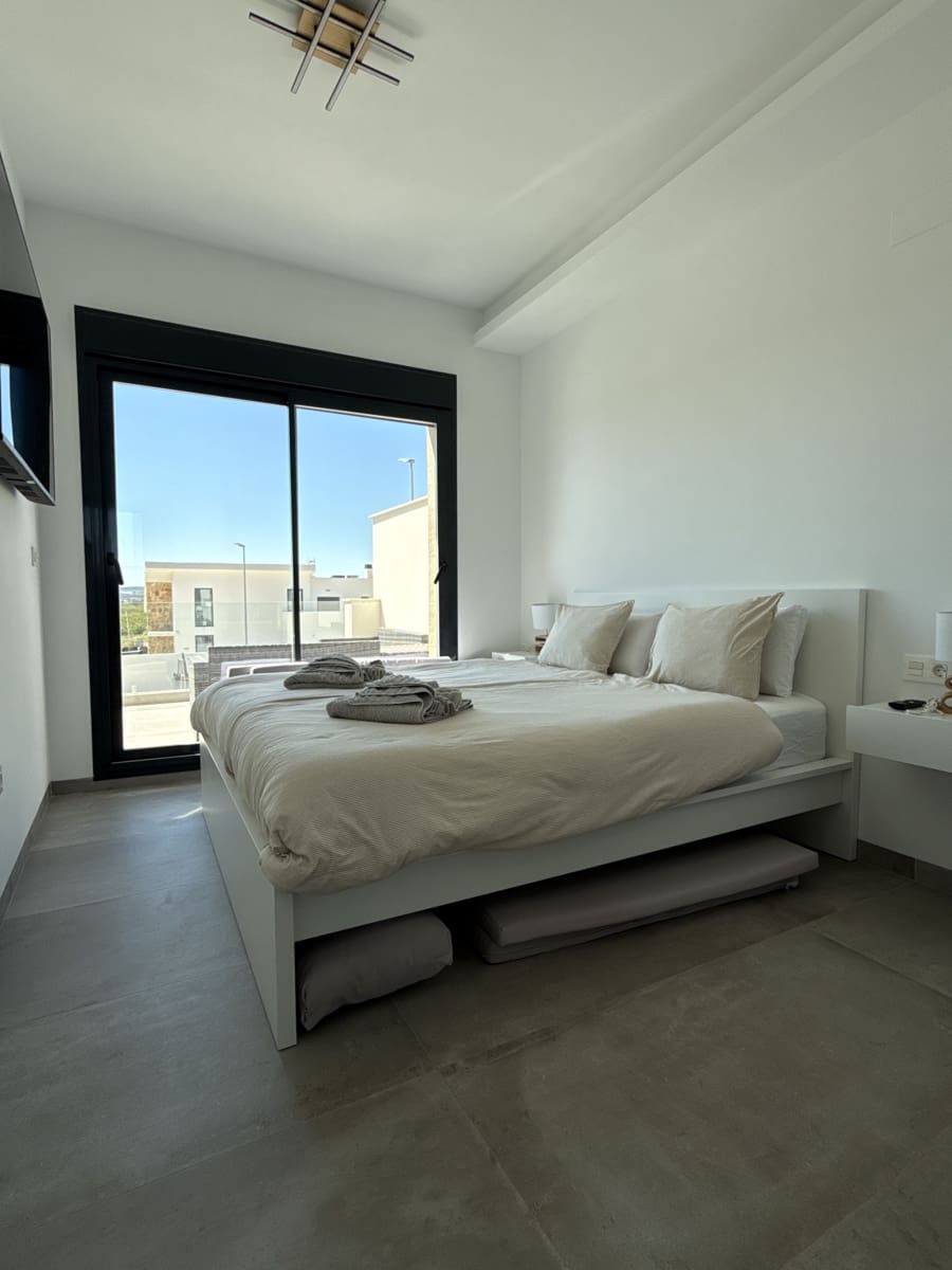 Chalet de 3 habitaciones en Los Montesinos en venta con piscina garaje - 329.900 € (Ref: 9731192)