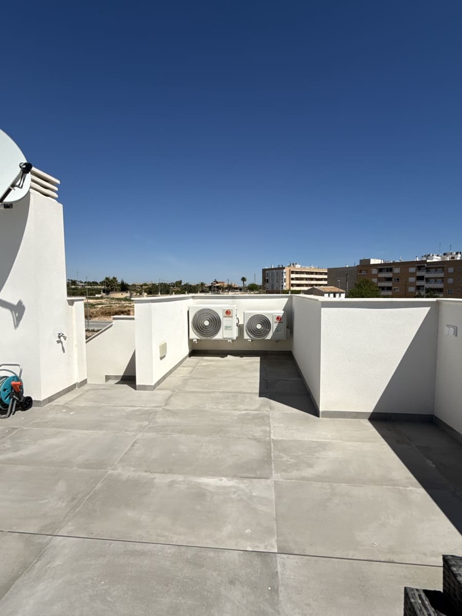 Chalet de 3 habitaciones en Los Montesinos en venta con piscina garaje - 329.900 € (Ref: 9731192)