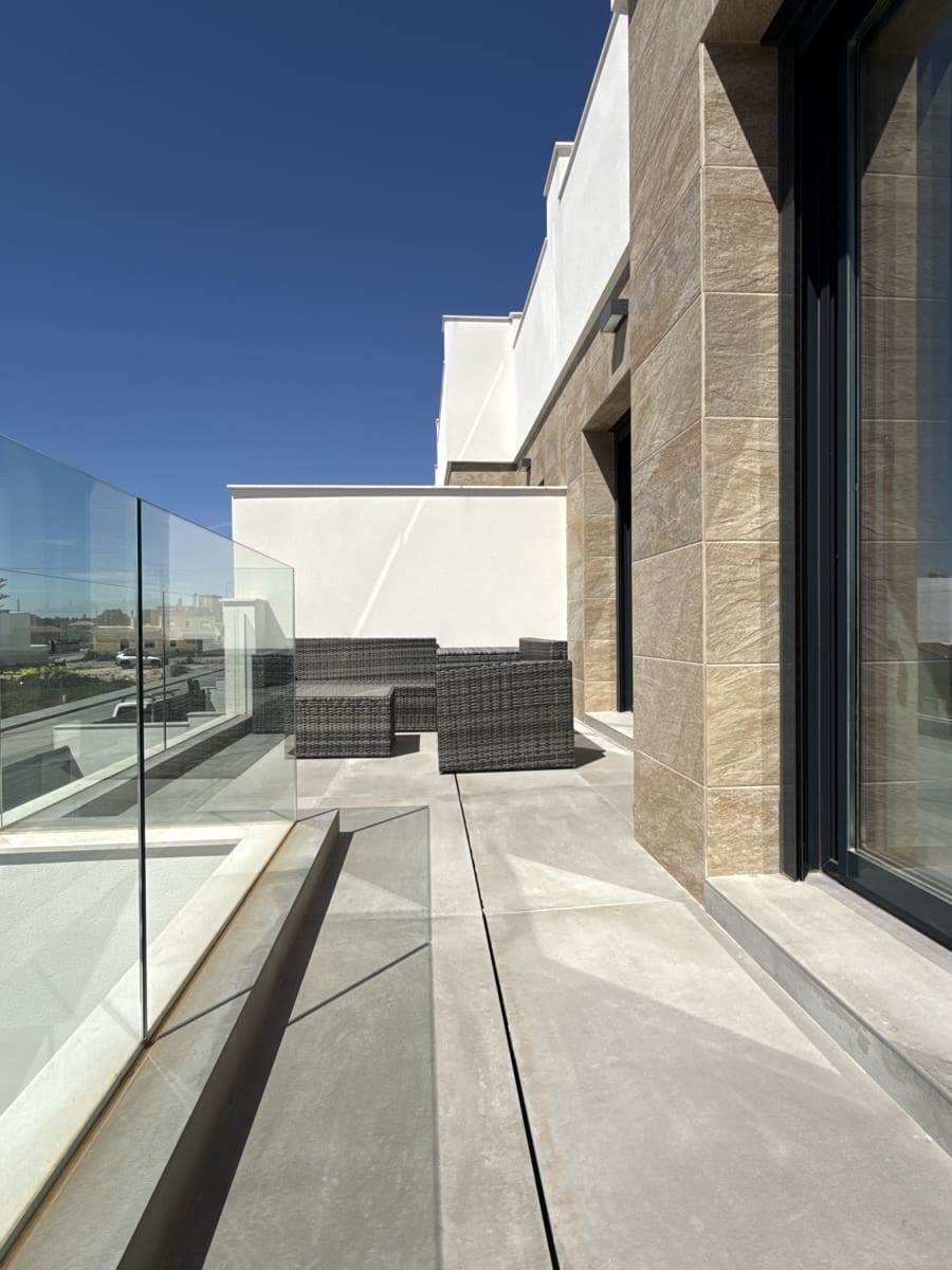 Chalet de 3 habitaciones en Los Montesinos en venta con piscina garaje - 329.900 € (Ref: 9731192)